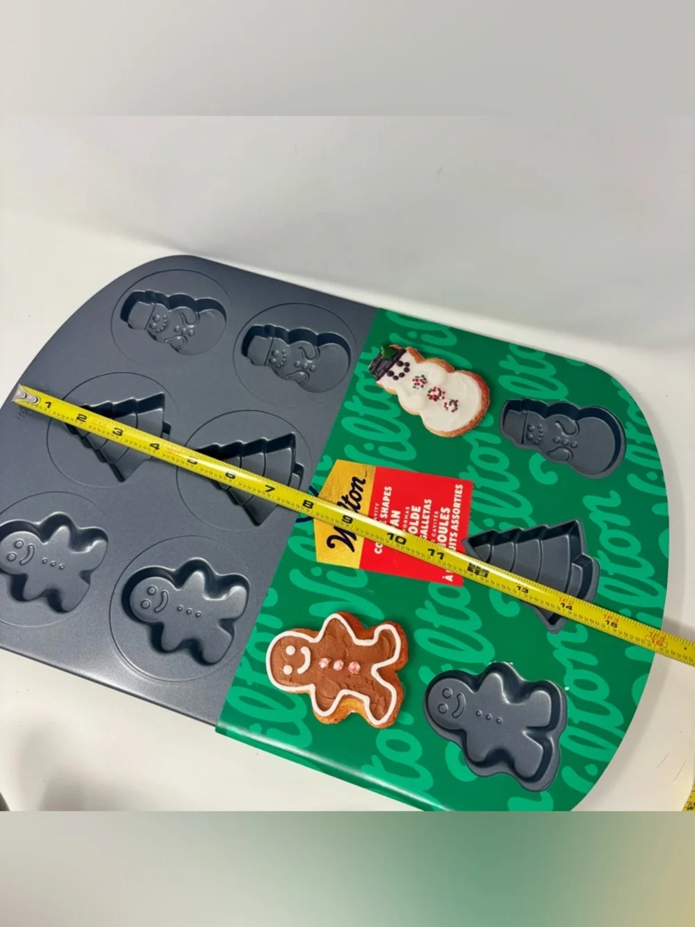 Wilton Non Stick Christmas Cookie Shapes Pan 12 Cavity Gingerbread Snowman Trees